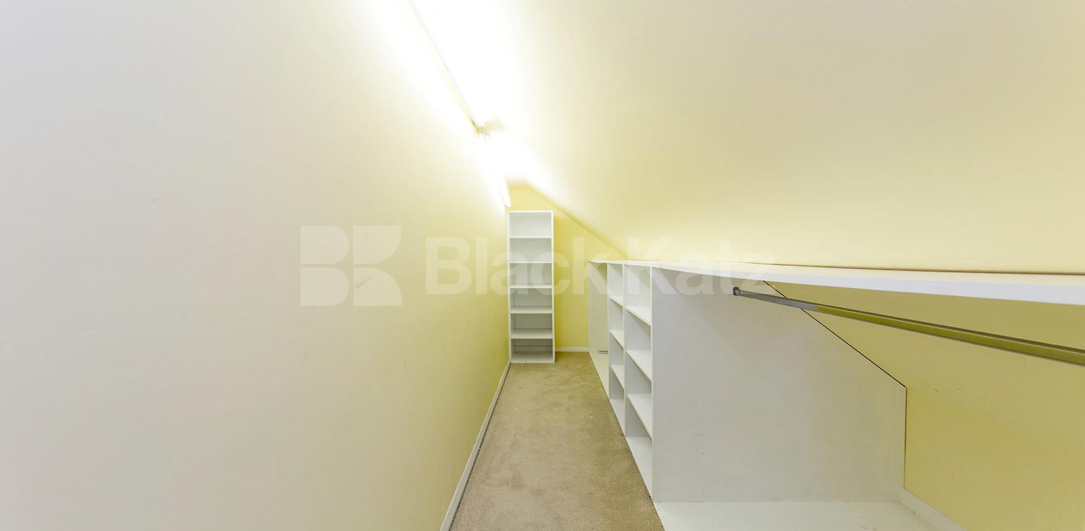 Stunning Sharers House Wormholt Road, Shepherds Bush